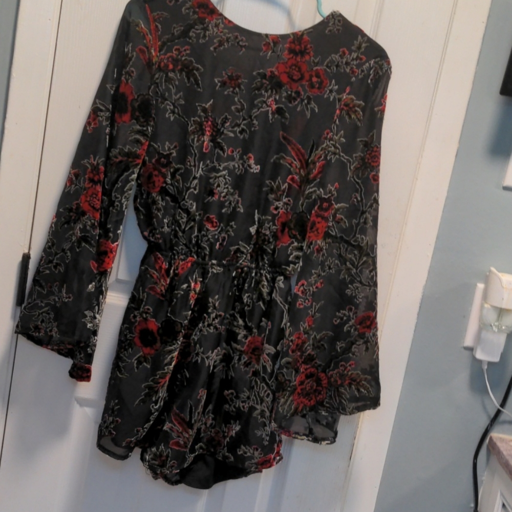 🌹FLORAL🌹ROMPER WITH TIE BACK